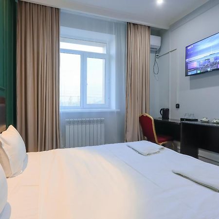 Hotel Vivaldis Almaty Exterior foto